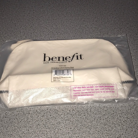 Nwt Cosmetic case by Benefit - Picture 4 of 5